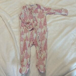 ✨Tullabee 3-6 pink Christmas tree sleeper✨